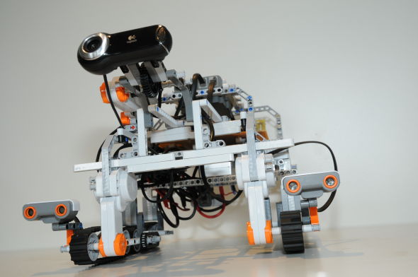 今年10月份，国际空间站上的宇航员使用美国宇航局实验性的容断网络（DTN）协议成功驱动了一辆位于德国境内欧洲空间运行中心的乐高玩具机器人。这项测试有朝一日将有望帮助飞往火星的宇航员在轨道上操控地面上的漫游车